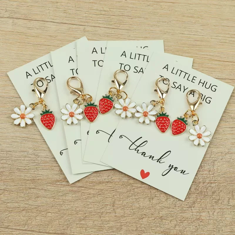 5 Pieces/10 Pieces Mini Cute Strawberry and Daisy Flower Keychains with "Pocket Hug" Encouragement Cards - Adorable Floral and Fruit Pendants, Suitable for Decorating Keys, Bags, Clothes, Etc., Perfect Gift for Female Friends