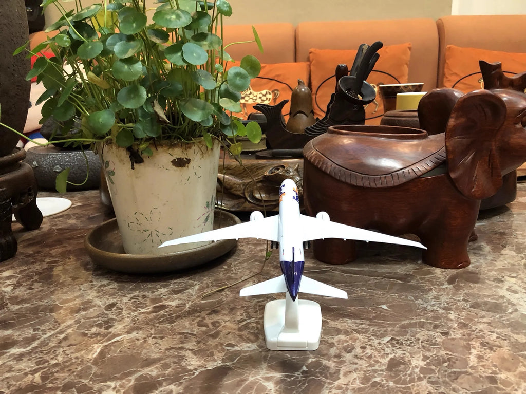 20cm Scale Aircraft	FedEx Aviation Boeing 777 Aircraft Model Die-cast Metal Model Airplanes Aviation Enthusiasts Gifts