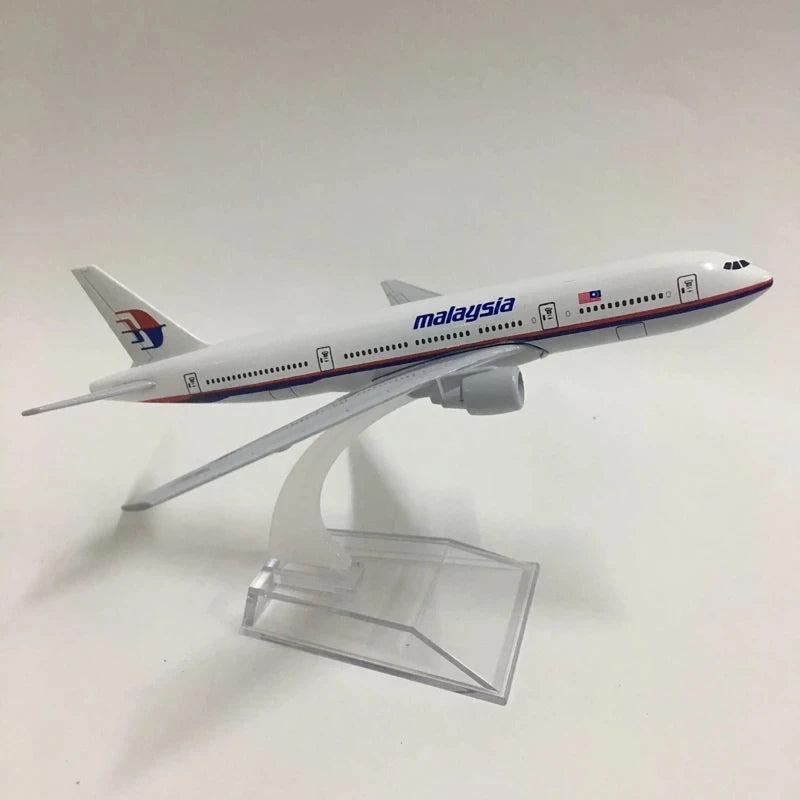 House Accessories 1/400 Scale Planes Toy 16cm Malaysia Airlines 777 Airplane Model Airplane Diecast Metal Aviation