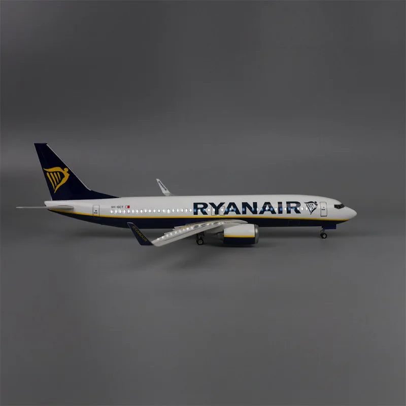 47CM Scale B737 Ryanair Airplane Model Plane Toy Flying 737-8 Diecast Resin Aircraft Toys with Light & Wheel Decoration