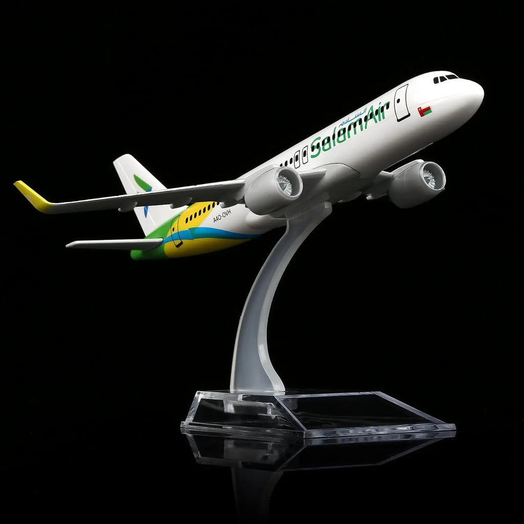 1/400 Scale 16cm Salam A320 Diecast Metal Airplane Model Toy Kits with Stand Alloy 747 Plane Model for Aviation Enthusiasts Gift