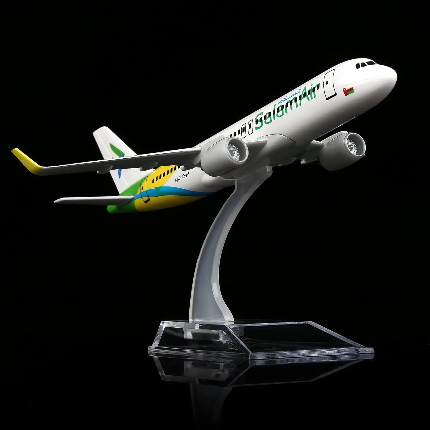 1/400 Scale 16cm Salam A320 Diecast Metal Airplane Model Toy Kits with Stand Alloy 747 Plane Model for Aviation Enthusiasts Gift