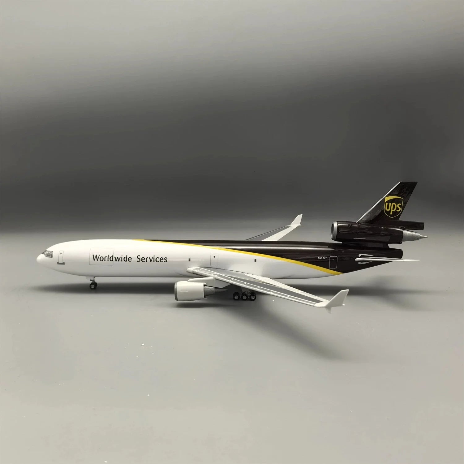 47CM Scale 1/130 Air UPS Airlines MD-11 Resin Diecast Airplane Model Aircraft With Wheels Landing Gears Collected Gift By Aviati