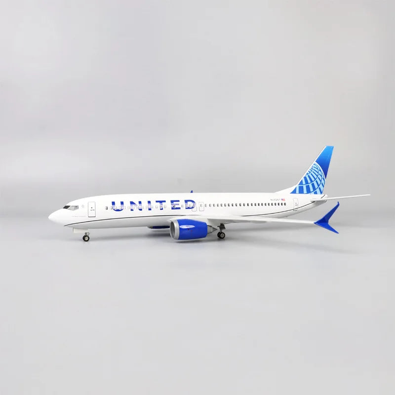 47cm Amercian United Airlines B737MAX 1/85 Large Scale Airplane Model Kit with Stand for Display Collection or Adult Toy Gift