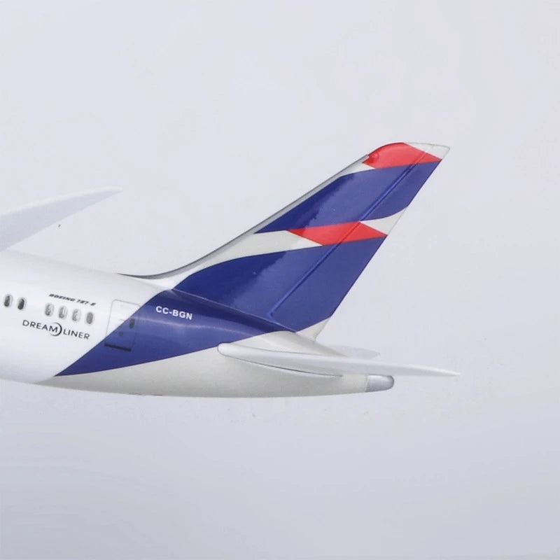 1:130 Scale Aircraft Latam Airlines B787 Dreamliner Collection Educational toy boys W Lights & Wheels Souvenir Plane