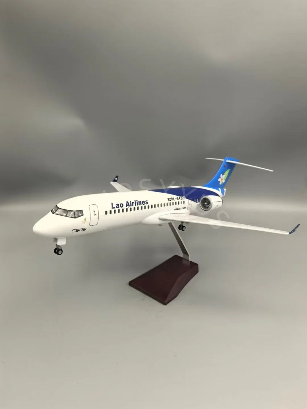 1/70 Scale Airplane Model C909 Lao Airline Model Aircraft Resin 47.5cm Airplane Kids Airbus Toy With Wheel Landing Gear for Toys