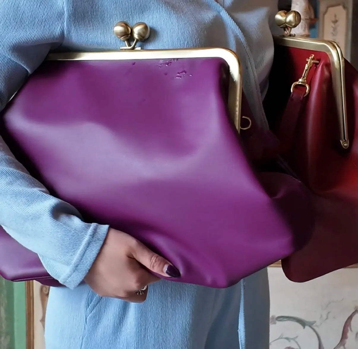 LOST IN VINTAGE Artificial Leather Soild Bag Large Balls Kiss-lock Large Big Clutch Handbag Proudly Carried In Hand 35x30x20cm