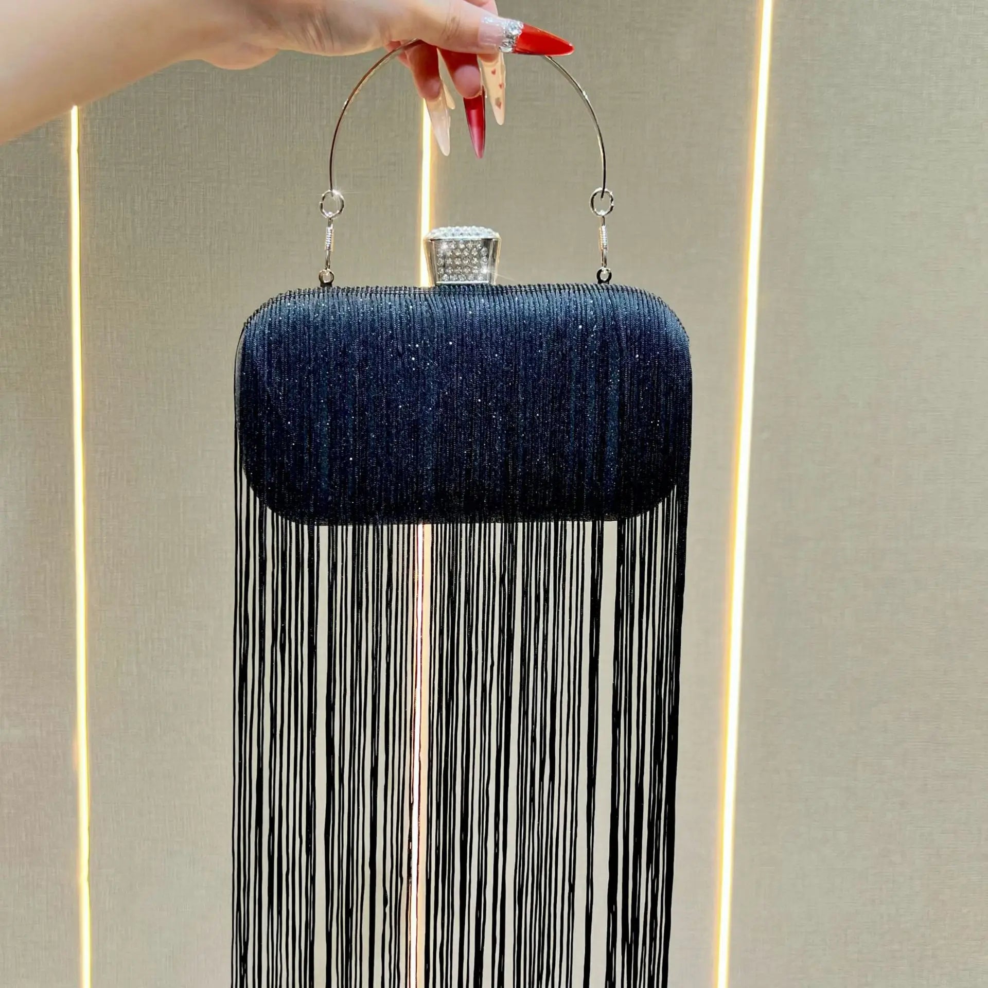 Top Metal Frame Shell Handbags Female Pearl strap Women Trend Shoulder Long Tassel Bags Ladies Daily Fringe Bags Hand Purse Bags