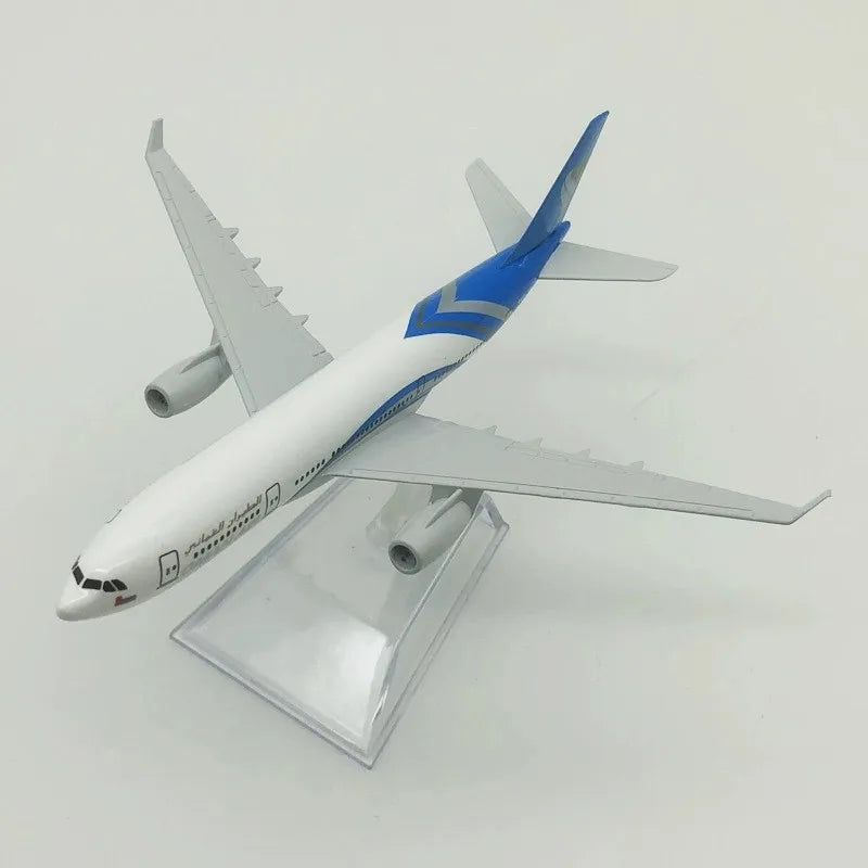 1:400 Scale Metal Model Airplane Toys Accessories 16CM Oman Air Airways A330 Airplane Model  Replica Alloy Material Aviation