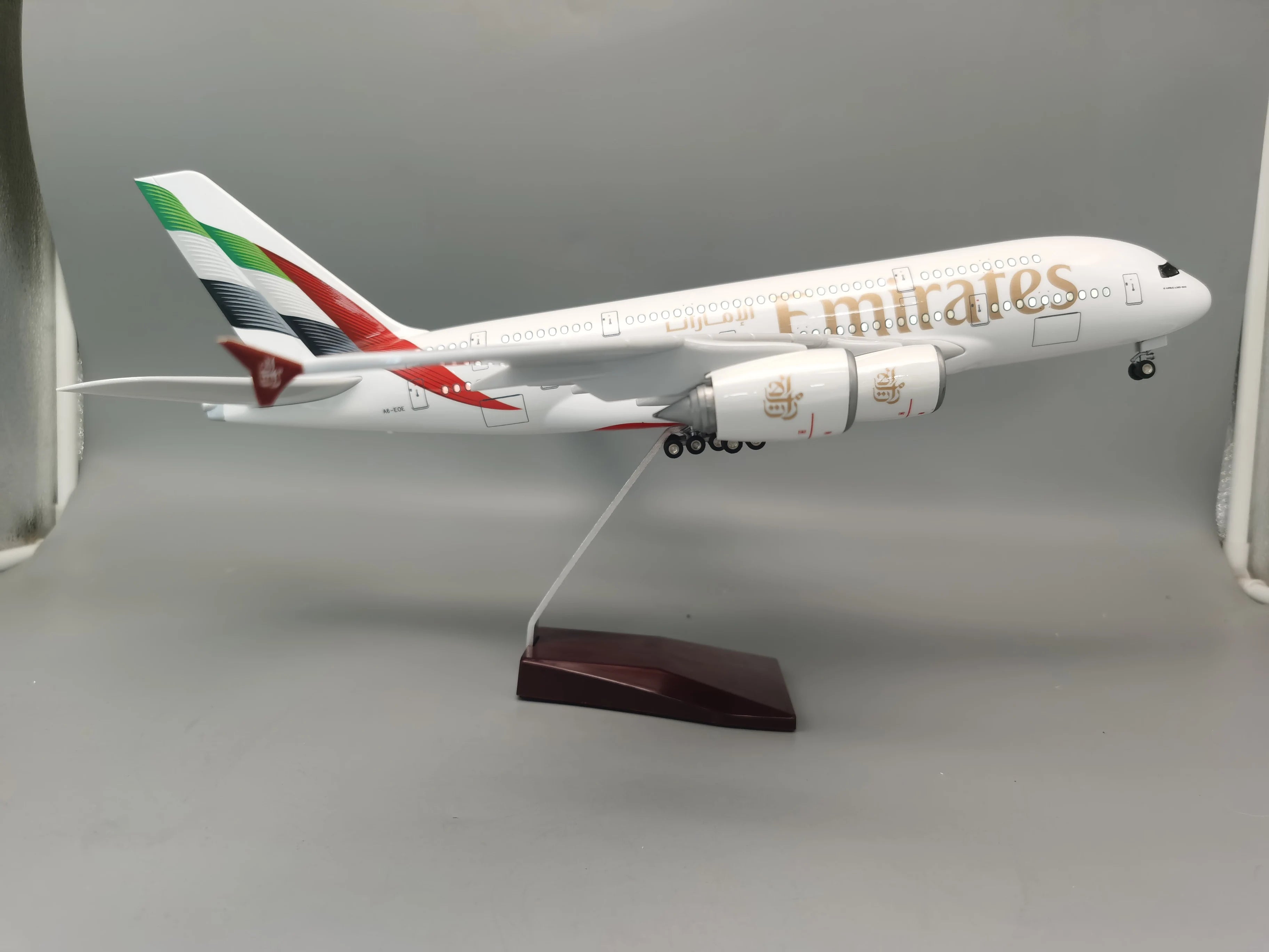 47cm Airplane Model 1/160 Scale A380 New Emirates Airways Diecast Toy Planes ABS Plastic Model With Light And Wheels Collectible