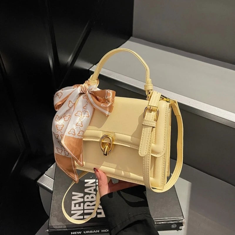 Foreign Style Handbag Hand Carry Out White Bag Women 2026 New Crossbody Package Niche Fashion Messenger Pack Ins Versatile Bags