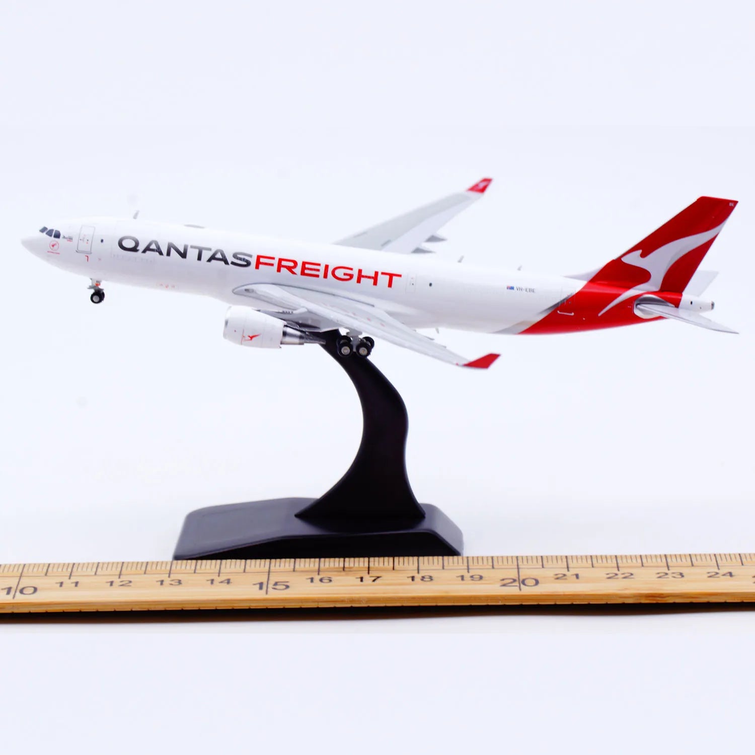 XX40247 Alloy Collectible Plane Gift JC Wings 1:400 Qantas Freight Airbus A330-200 Diecast Aircraft Jet Model VH-EBE With Stand