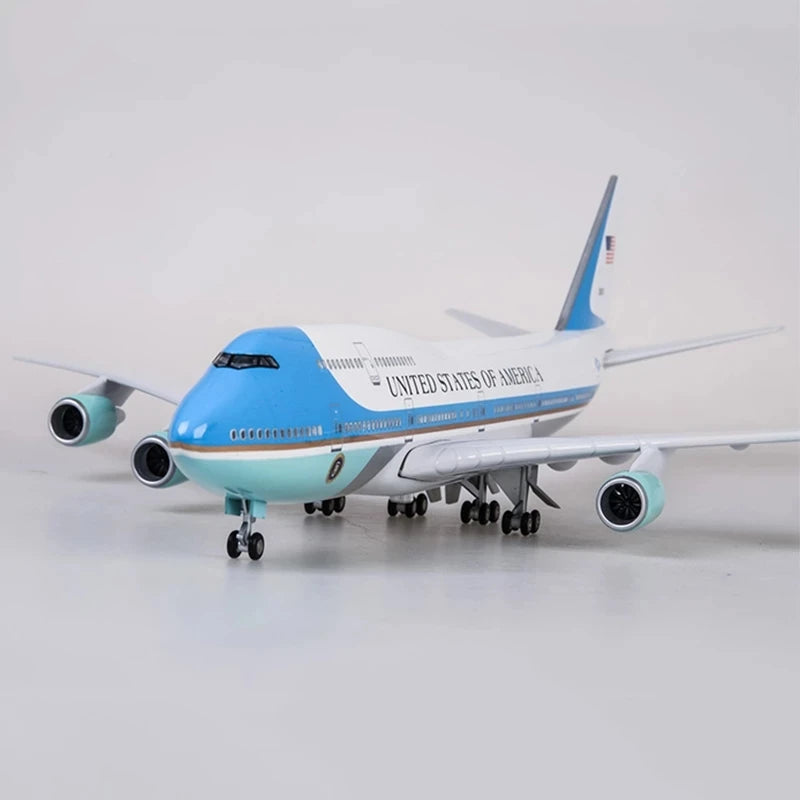 B747 Air Force One 1/150 Scale Model 47cm Die-Cast Resin with LED Lights And Wheels for Decoration Or Gifts