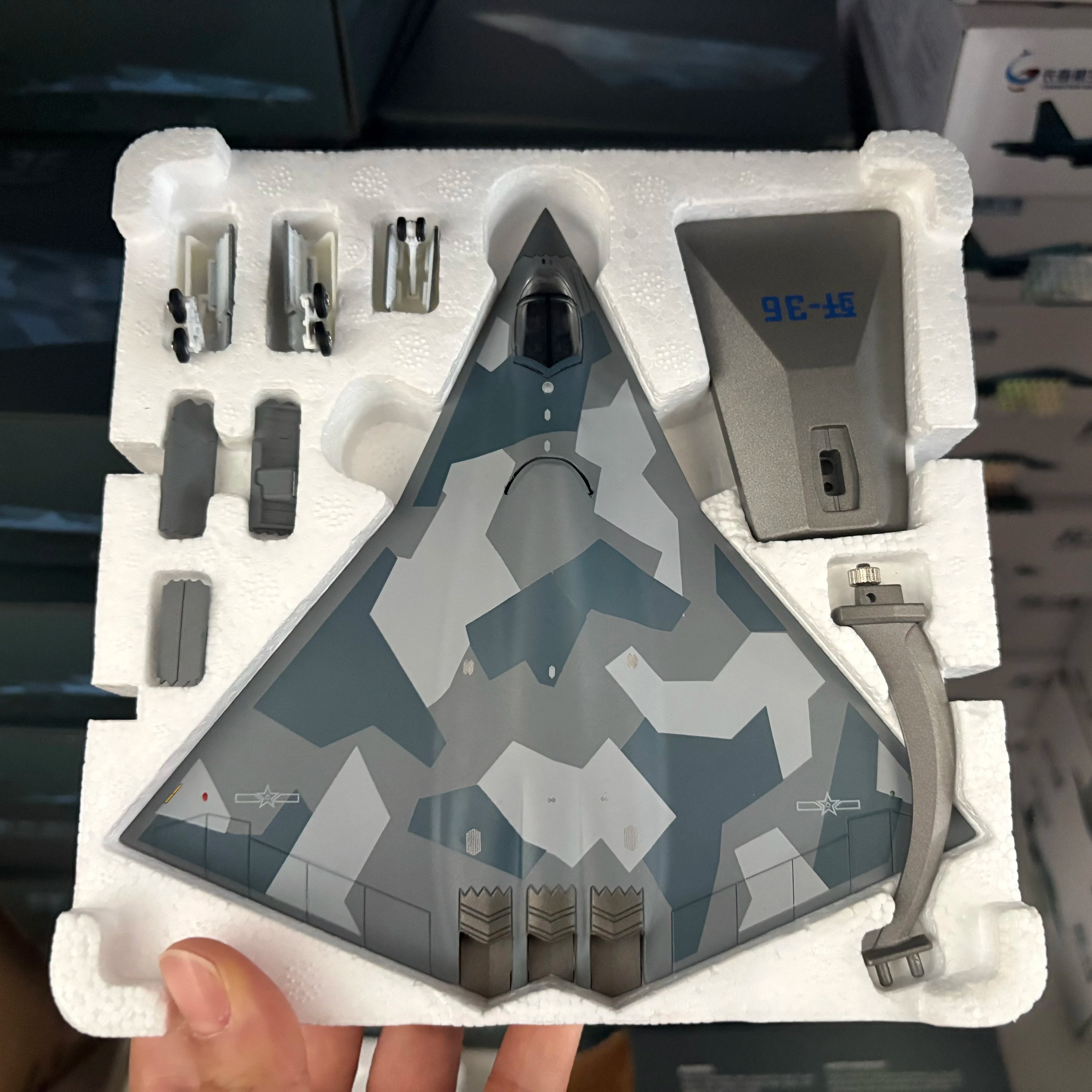 1/144 J-36 Chinese 6th Generation Aircraft J36 Cut Crack Coating Alloy Finished Plane Fighter Jet Model Collection Gift