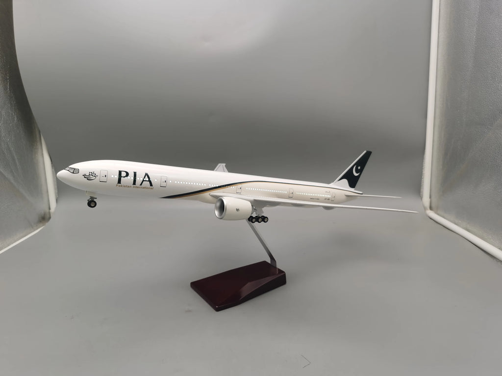 47CM 1/157 Scale B777 PIA Aircraft Model Pakistan Airlines Model Airplanes with Wheel Landing Gear Resin Miniature Plane for
