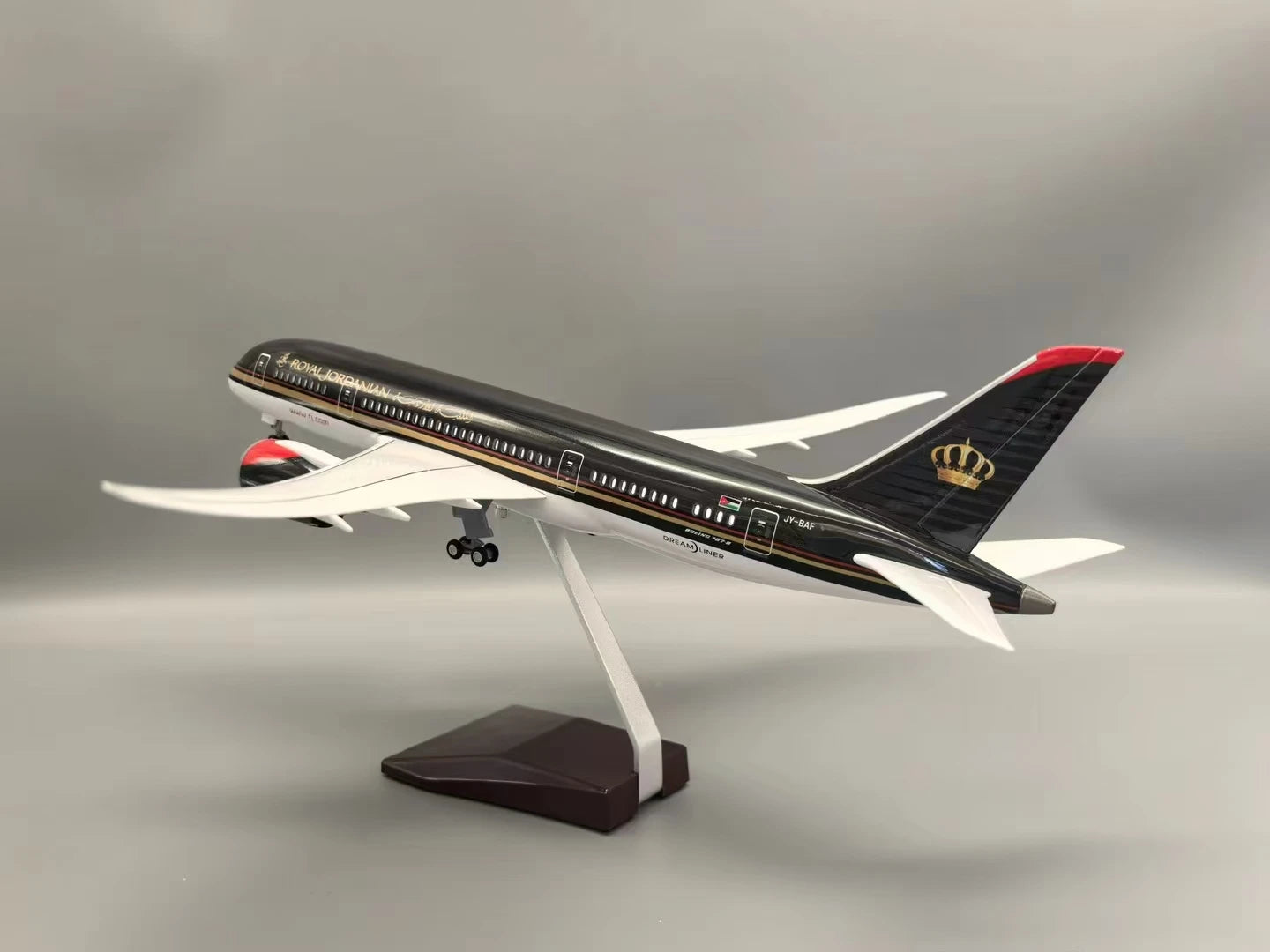 47cm 1:130 Scale Plane Model Toy Royal Jordanian B787 Airways Diecast Airplane Kit Resin Collectible Aircraft Toy With LED Base