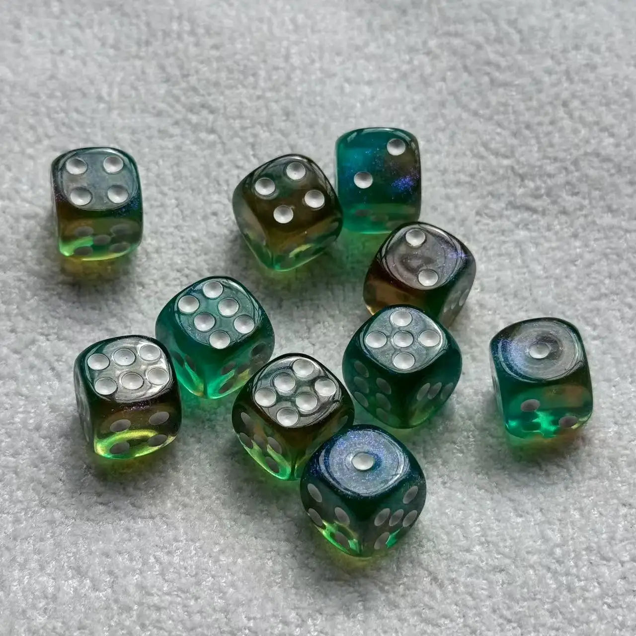 10pcs/Set 12mm Transparent Color With Glitter Texture Dice for Casino Tabletop Games Sparkling Resin Role-Playing Accessories