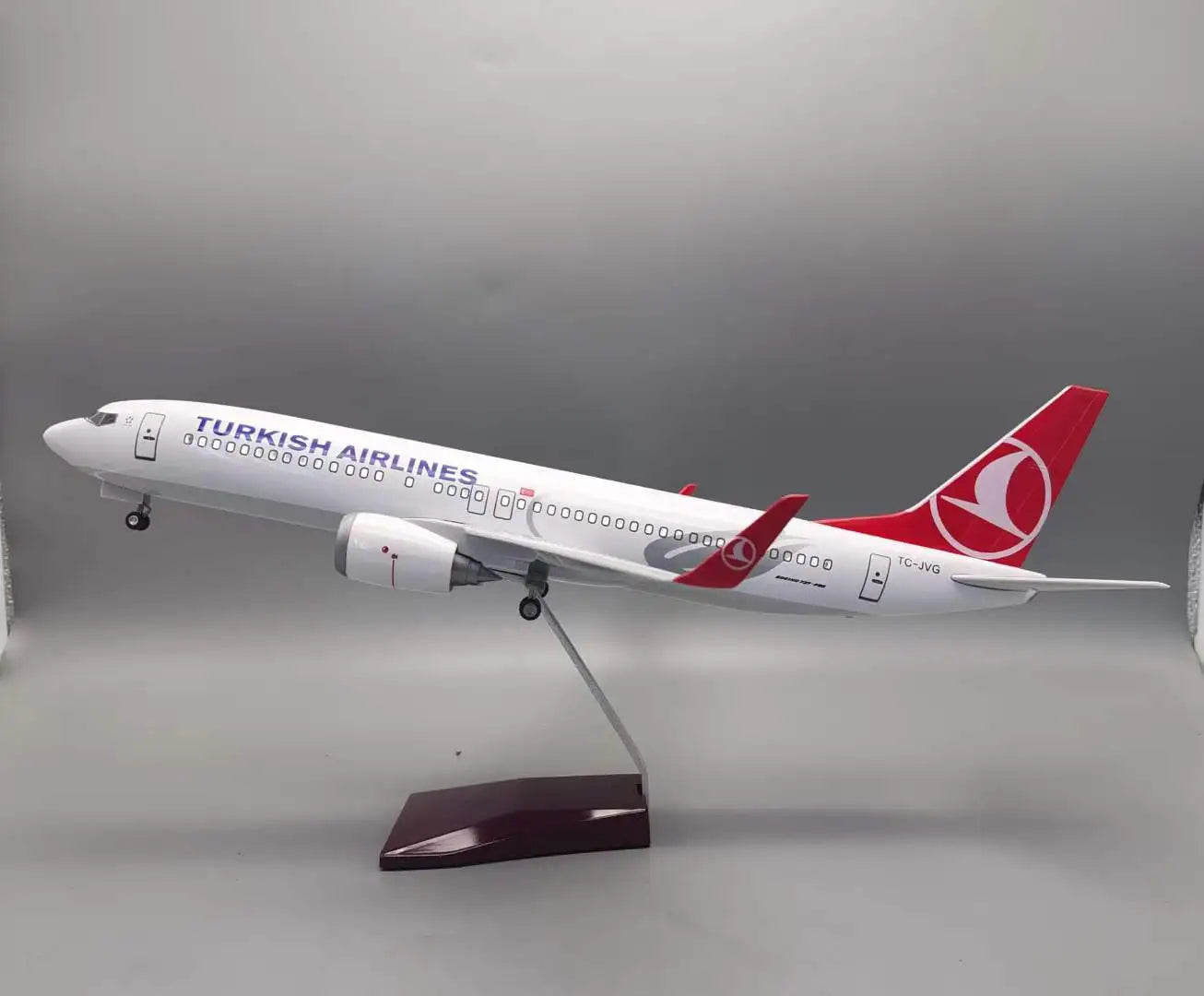 Simulated B737 Türkiye Airlines 737 Airplane Toys Model Scale 47cm Length with LED Lights Highly Simulated Resin Material for