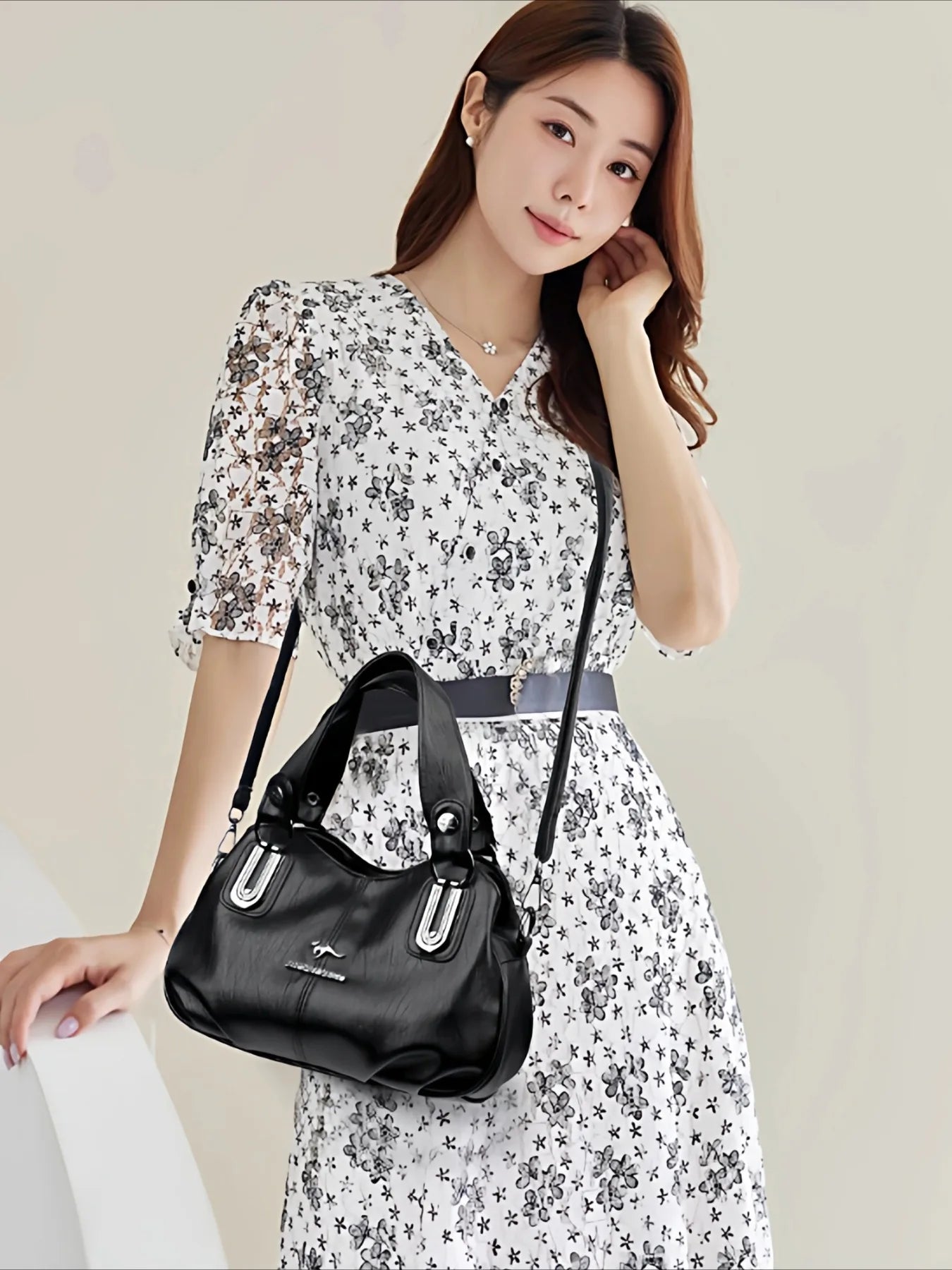 Middle aged women's bag 2026 new large capacity genuine leather shoulder bag, soft leather casual mother bag, cowhide crossbody