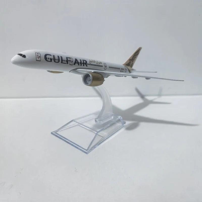 JASON TUTU 16cm Gulf Air Boeing 787 Plane Airplane Model Aircraft Model Diecast Metal 1/400 Scale Planes Gift Collection