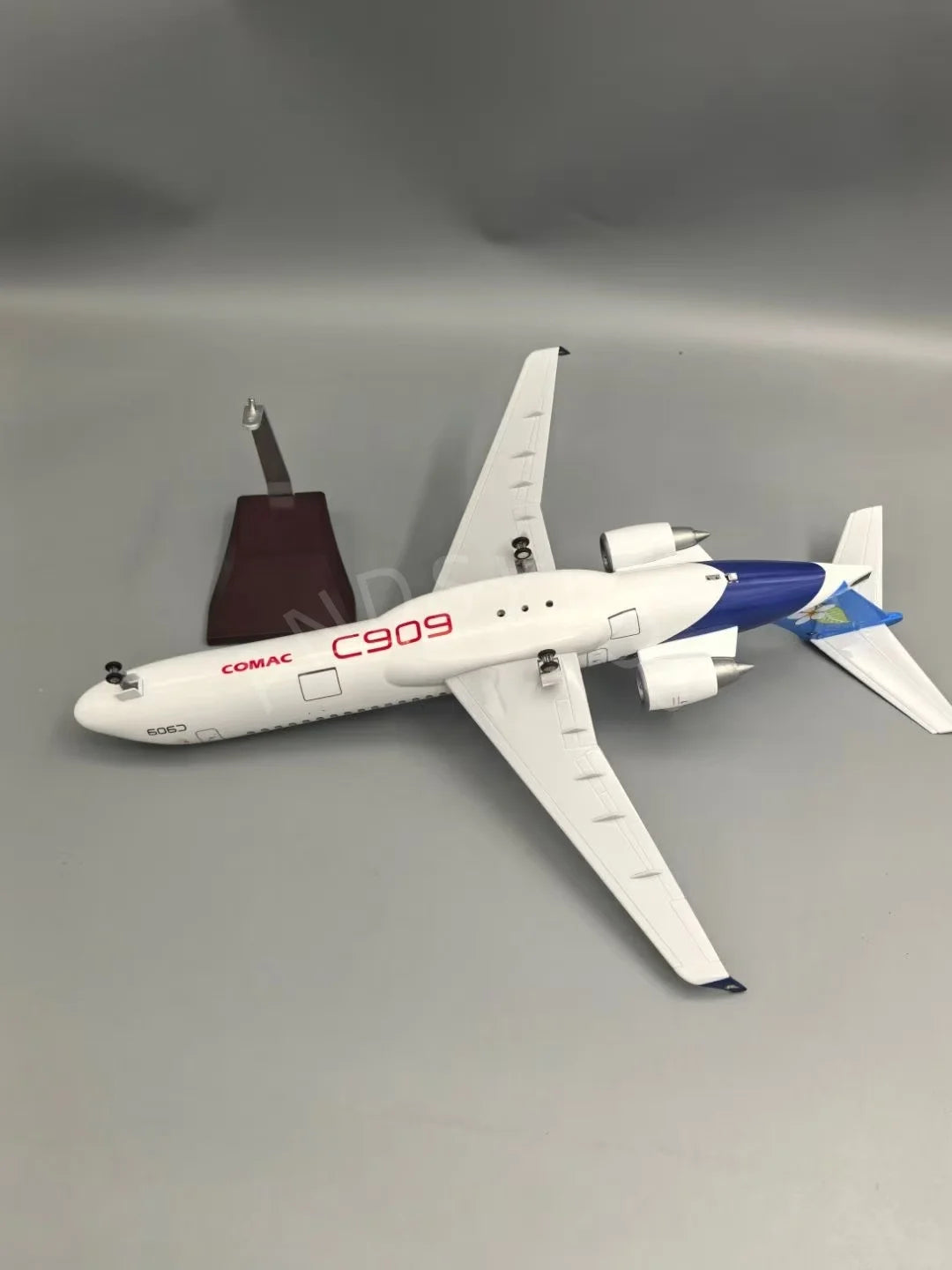 1/70 Scale Airplane Model C909 Lao Airline Model Aircraft Resin 47.5cm Airplane Kids Airbus Toy With Wheel Landing Gear for Toys