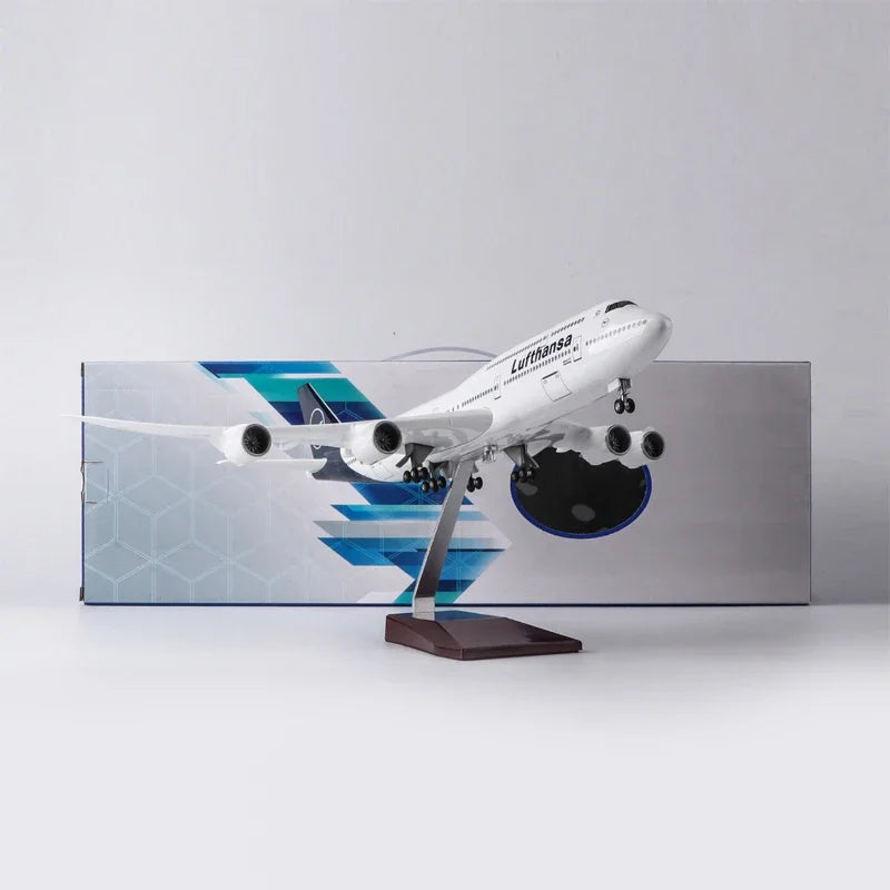 2025 New 1/150 Model Lufthansa B747 Airplane Airline Plane Model Light and Landing Gear Diecast Resin Aircraft Display Gifts