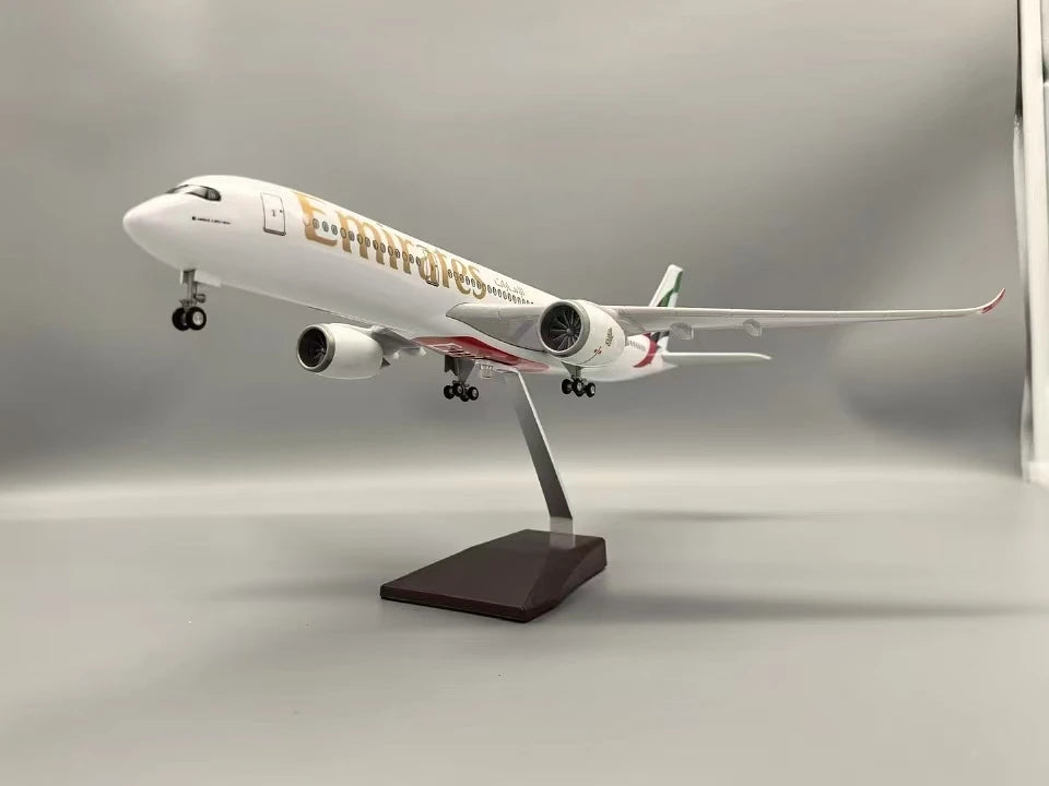 Airbus A350 Emirates 47cm 1:142 Model Aircraft Toy Airbus Led Light Diecasting Machine Collected For Aviation Souvenir Plane Toy