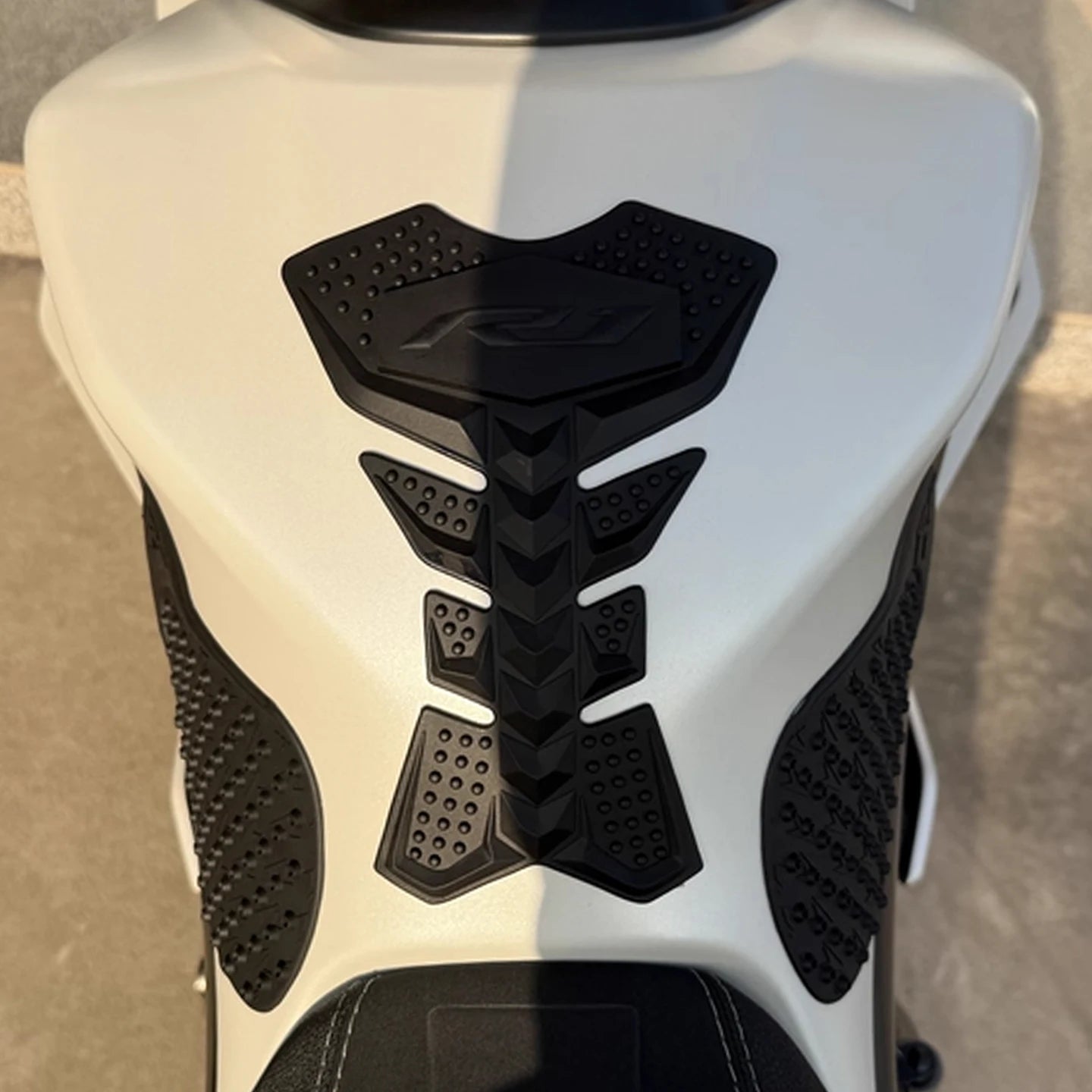 For Yamaha R1 YZF R1 YZF-R1 YZFR1 2004-2008 Motorcycle Anti-slip Stickers Side Pad Anti-slip Tank Sticker Knee Pads Tank Decalss