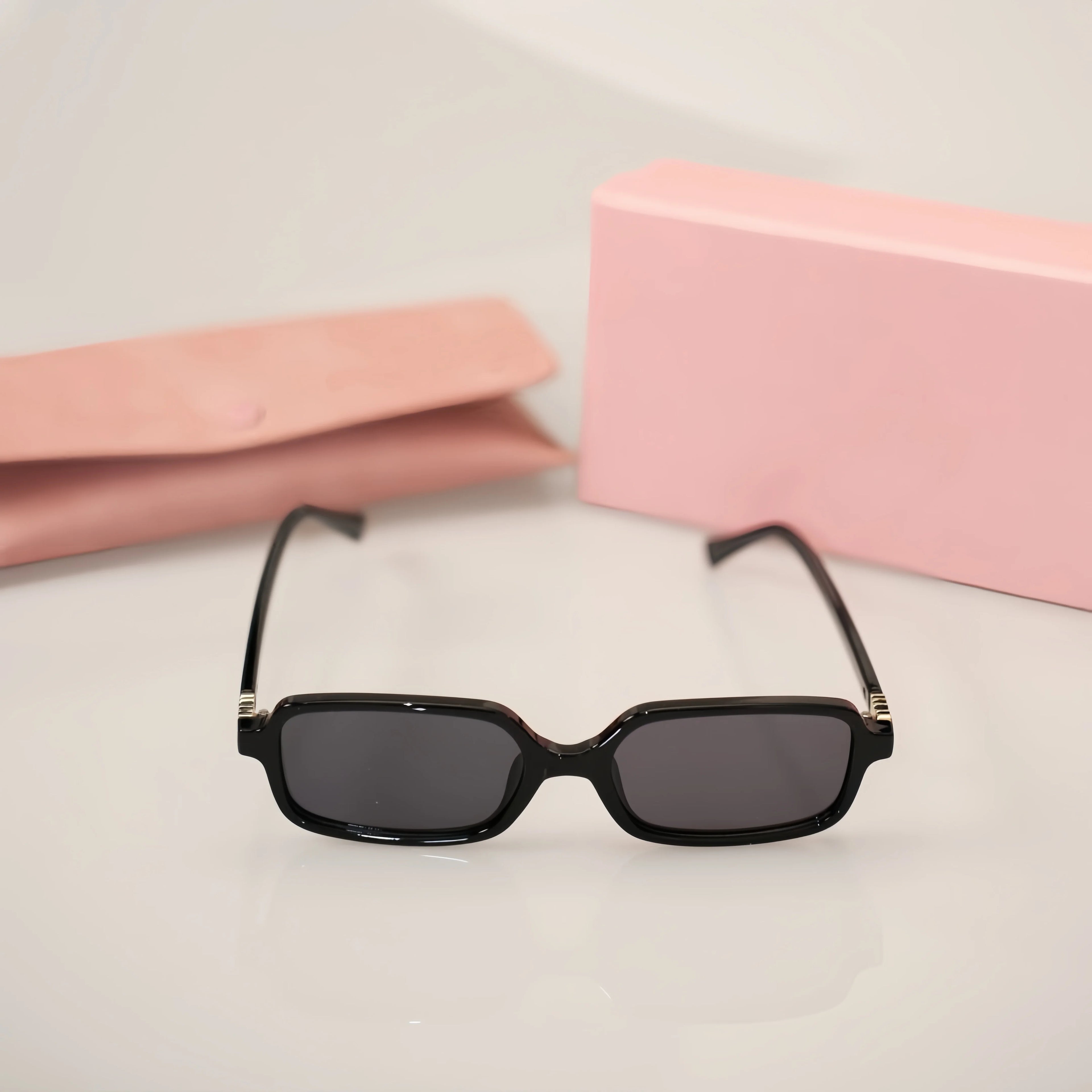 Luxury Women's Sunglasses for Summer. UV Protection, Rectangular and Stylish, Suitable for Outdoor Wear and Daily Commuting.