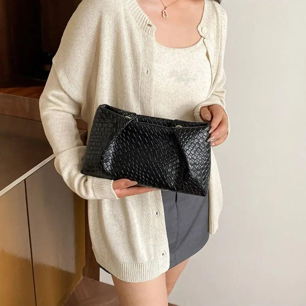 Popular Large Capacity Clutch Bag Lightweight Multifunctional Shoulder Bag Luxury Design Retro Style Woven Bag Banquets
