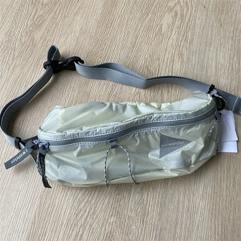 And wander invista nylon, lightweight, wear-resistant, tear-resistant, waterproof, messenger bag
