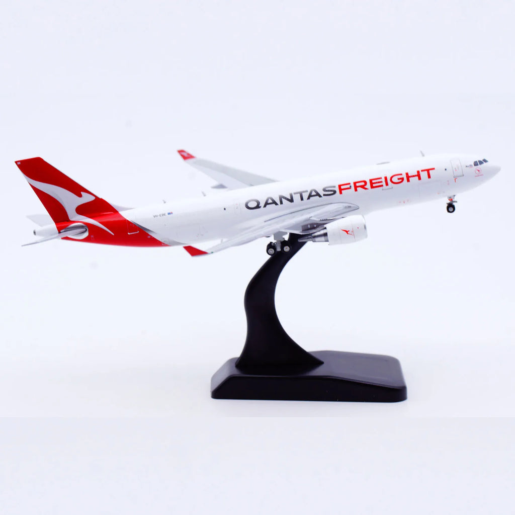 XX40247 Alloy Collectible Plane Gift JC Wings 1:400 Qantas Freight Airbus A330-200 Diecast Aircraft Jet Model VH-EBE With Stand