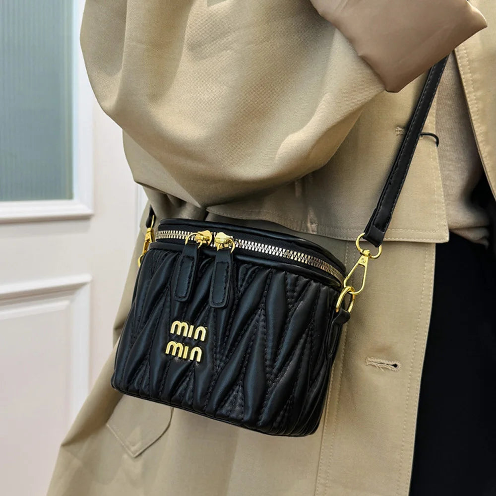 2026 new makeup bag, high-end design, niche and versatile box bag, simple messenger bag for women