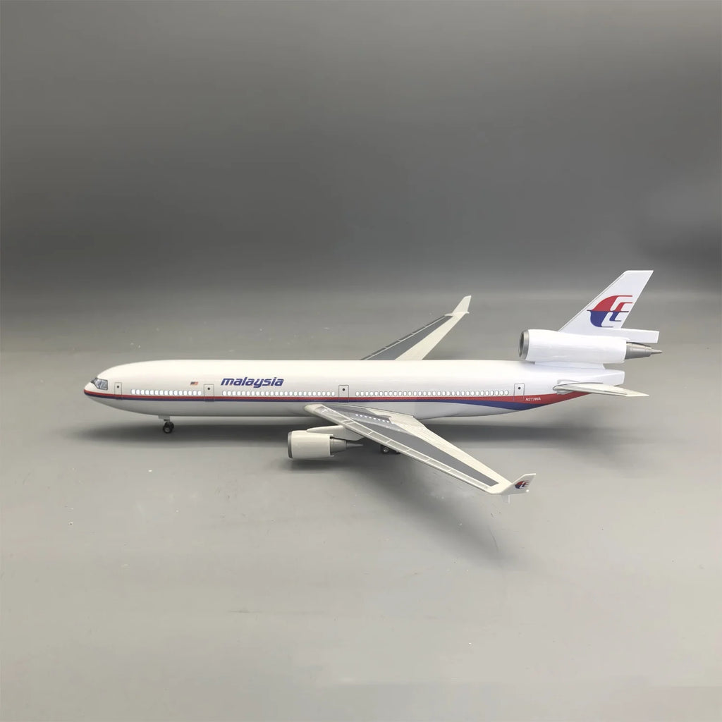 47cm Aircraft Model Malaysia Airways MD-11 1/130 Scale with Lights & Stand Resin Diecast Airplane Planes Souvenir Hobby Collect