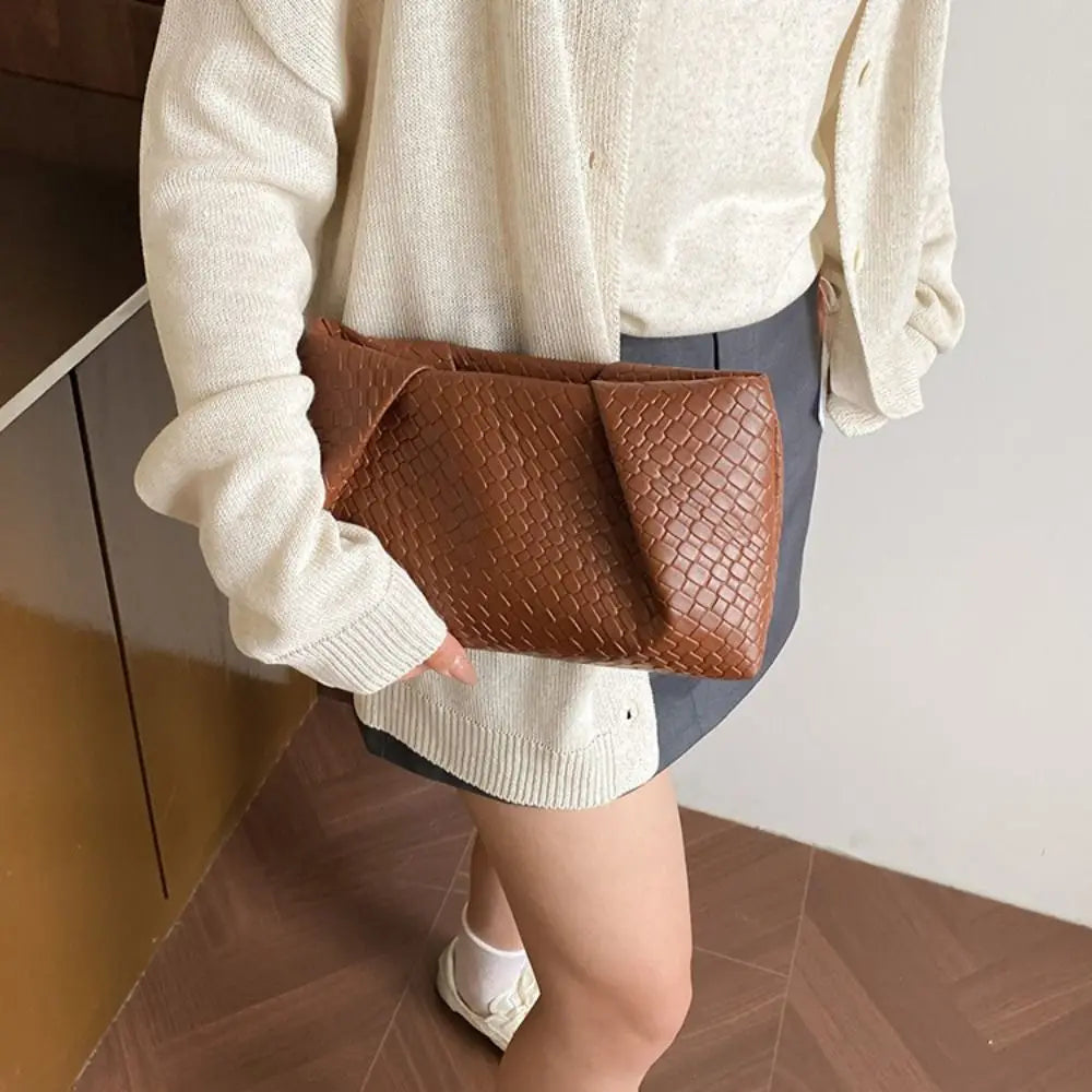 Simple Large Capacity Clutch Bag Embossed Pattern Lightweight Shoulder Bag Luxury Design Retro Style Handbag Banquets