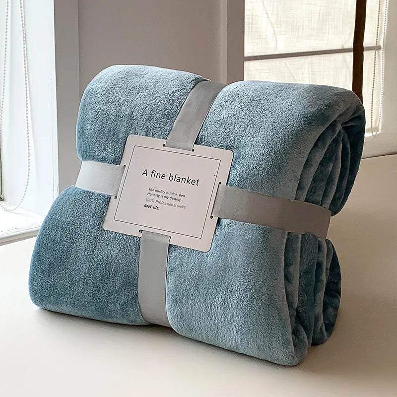Luxury Flannel Travel Blanket for Airplane Lightweight Office Nap Soft Blanket Non-shedding and Colorfast Multi-purpose Blankets