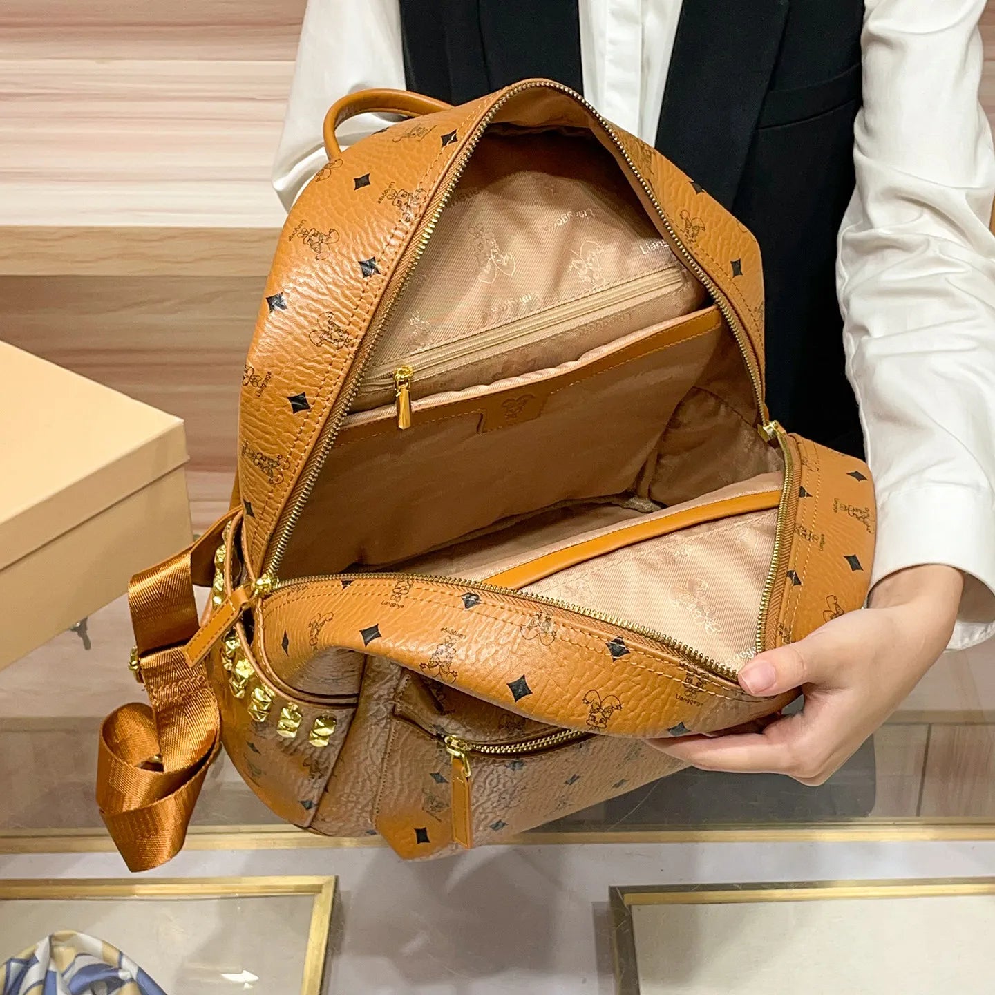 Luxury Minimalist Vintage Diaper Bag Women's Large Capacity Designer Tote Elegant Classic Fashionable Stylish Commuter Shoulder