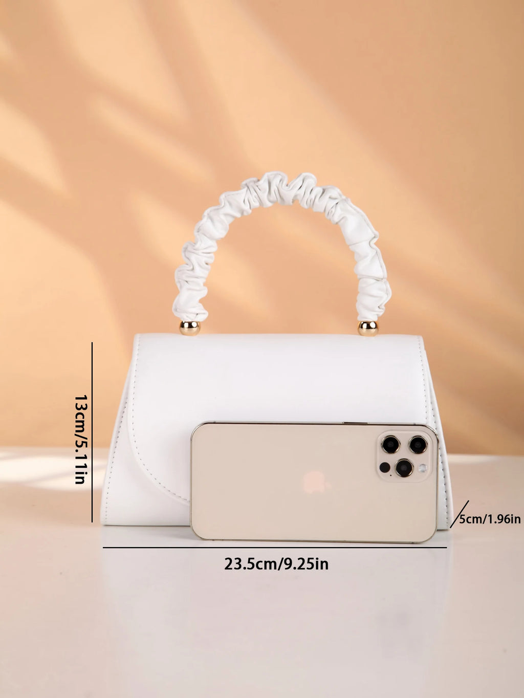 Elegant light luxury solid color women's handbag, fashionable and romantic banquet clutch, suitable for women's daily use.